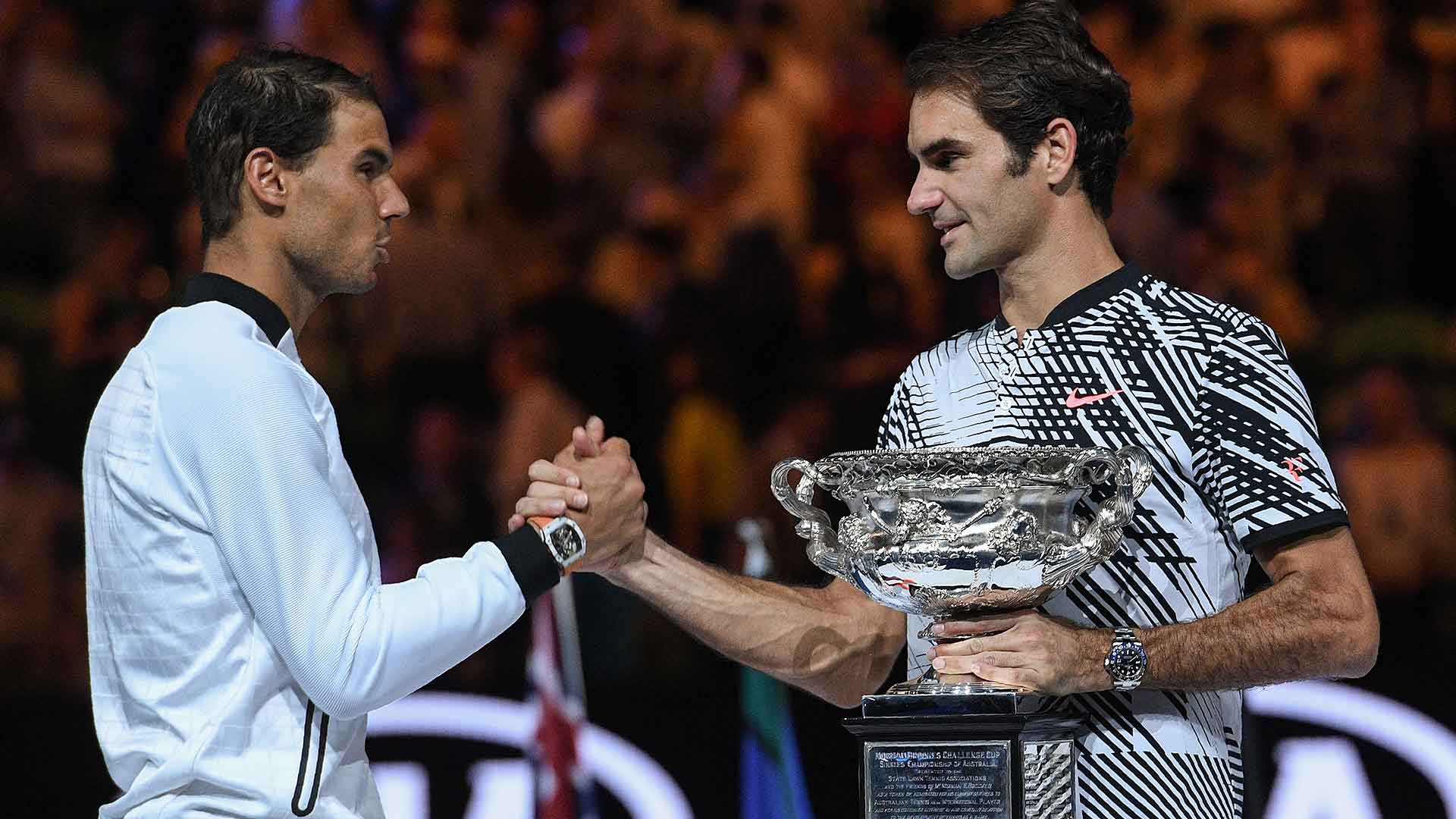 Rafael Nadal y Roger Federer durante la ceremonia del Abierto de Australia 2017 en el que se impuso el suizo.