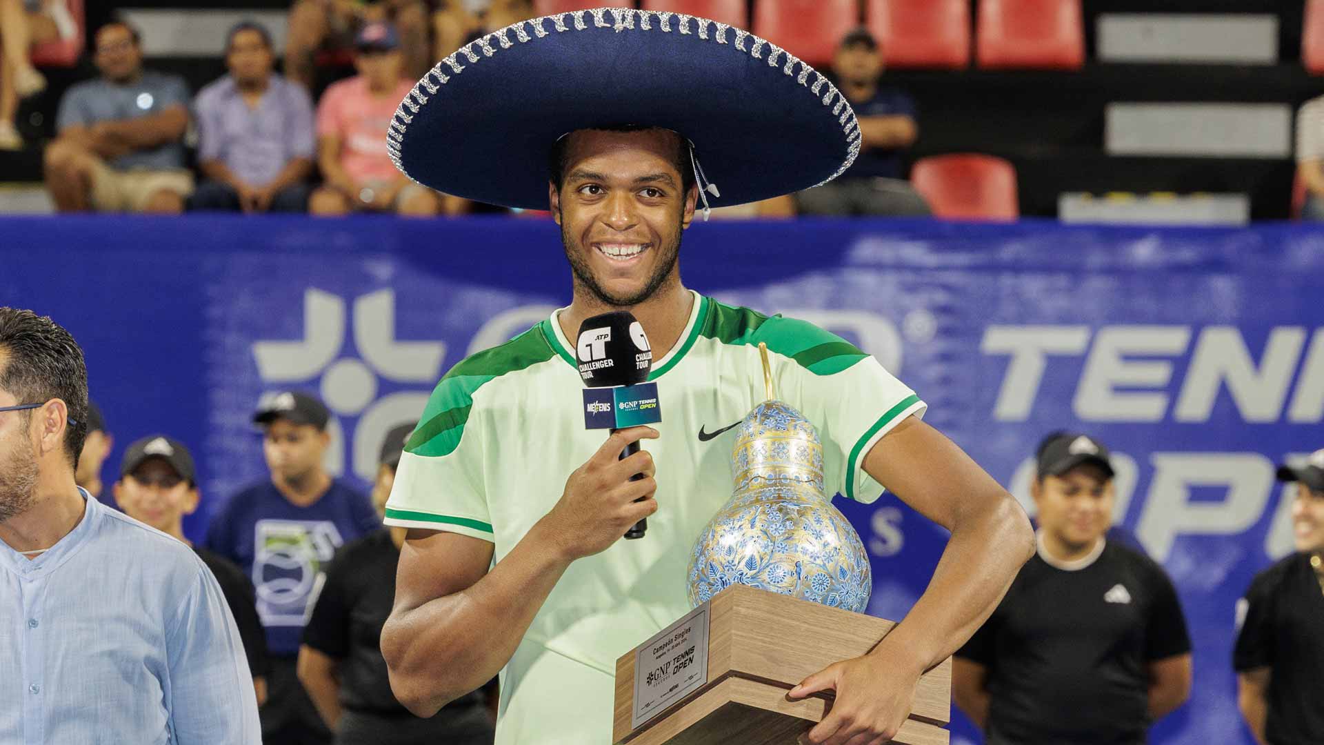 <a href='https://www.atptour.com/en/players/giovanni-mpetshi-perricard/m0gz/overview'>Giovanni Mpetshi Perricard</a> triumphs at the Acapulco Challenger.